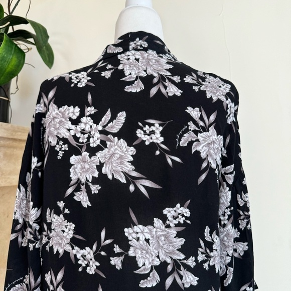 Spiritual Gangster Black and White Floral Print Tie Front Kimono Womens One Size - Picture 8 of 14